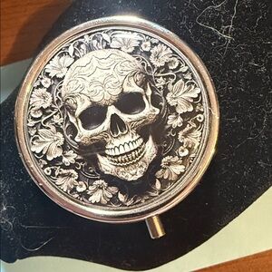 Skull Design Metal pillbox